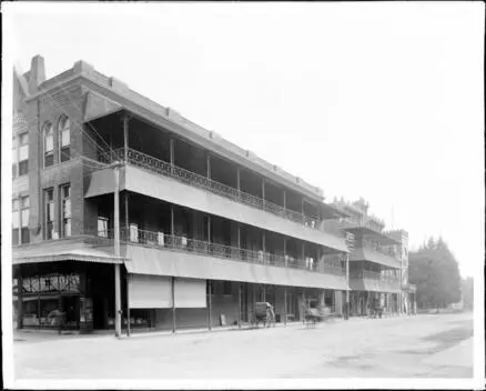 A building and street in Visalia Tulare County 1900-1940 California Old Photo - Picture 1 of 1