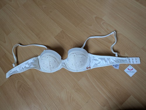 B by Ted Baker white bra with satin & embroidered detailing and removable straps