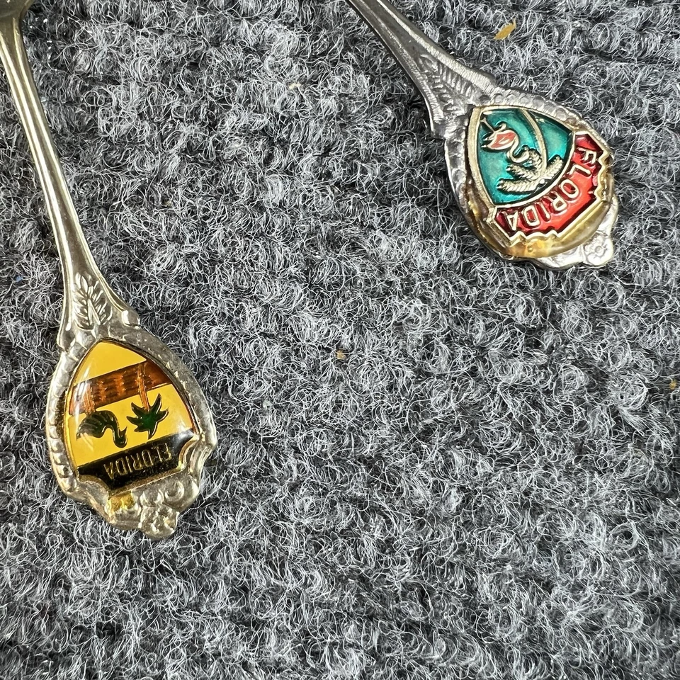 Lot of 15 Vintage Souvenir Spoons USA States Japan Enamel Crest Collectibles - Image 4 of 4