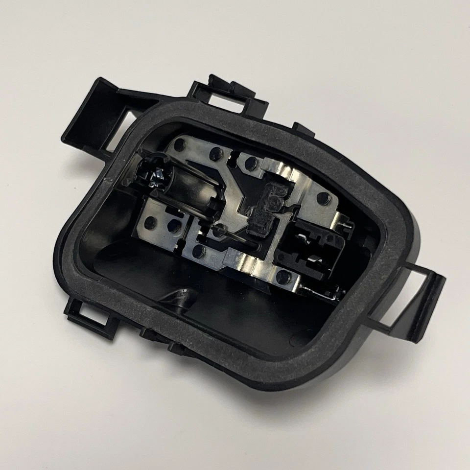 New Genuine Audi A3 8V Sportback Rear NS Left Outer Light Cluster Bulb Holder - Image 2 of 4