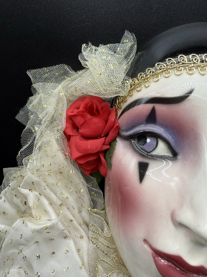 Máscara rugiente de cerámica musical de colección 1992 de los años veinte por arte de arcilla Foto 3 de 4