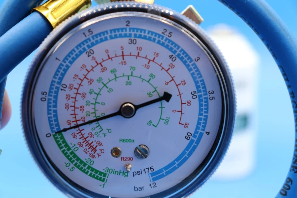 Refrigerante r600a, R-600a, Enviro-Safe R-600a lata de 6 oz con kit de calibre #8055 Foto 2 de 3