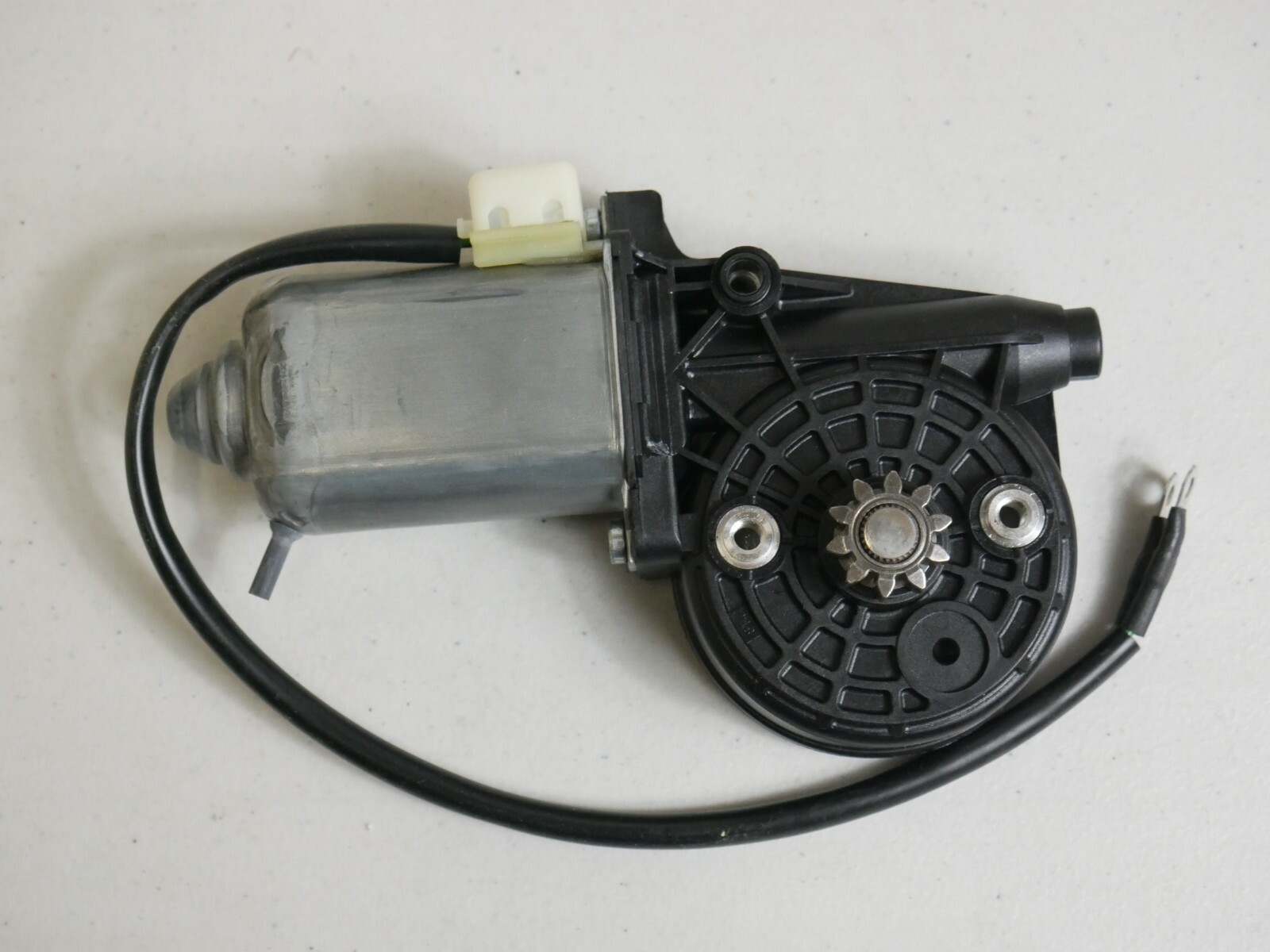 Genuine Mercedes 0018209742 Power Window Motor Front Left 001 820  