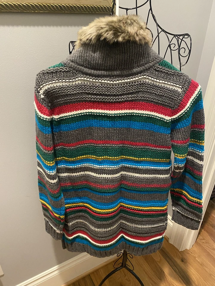 NOVA Jaqueta Suéter Hanna Andersson Meninas Tamanho 10 Listrada Espanador Acabamento de Pele Sintética - Imagem 4 de 4