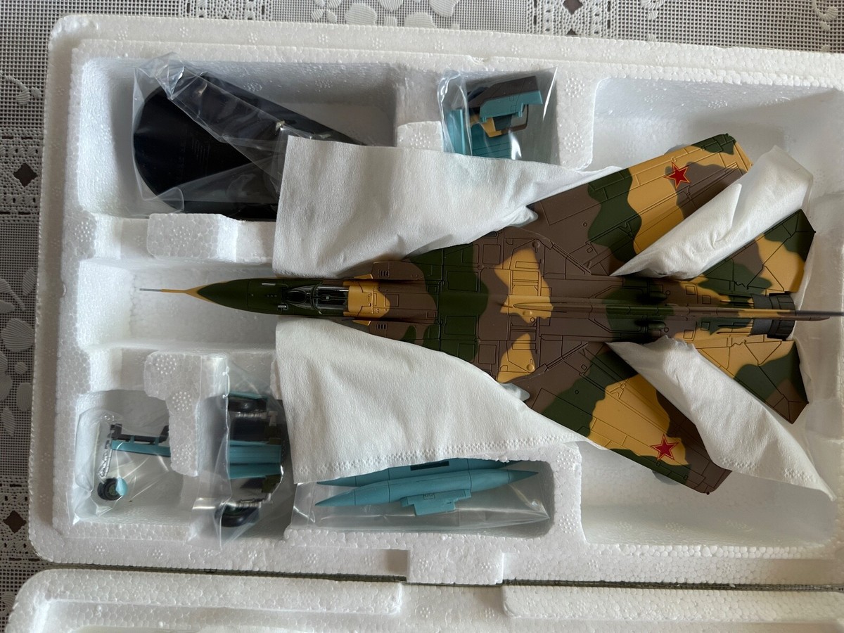 最終出品。美品。ホビーマスター 1/72 MIG-23MS Red 49, 4477th Test