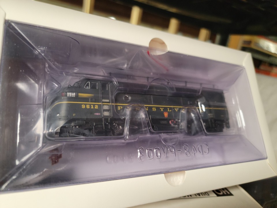 Broadway Limited Paragon 4 Sound HO 9512 PRR EMD F3 A/B Diesel Engine ...