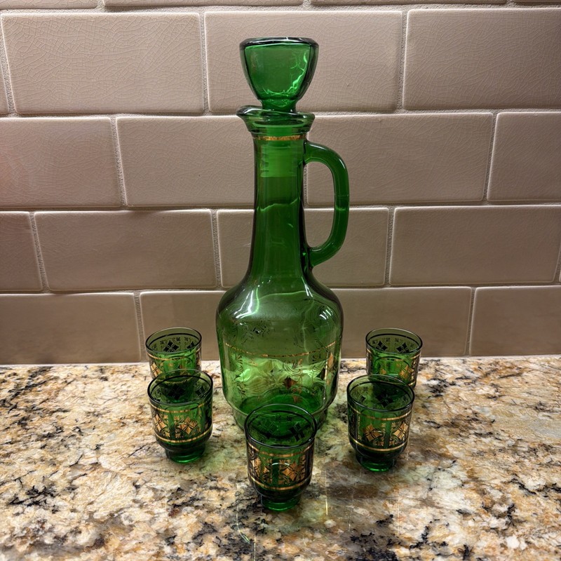 Vintage “Jay” Made in Italy Emerald Green Decanter w/ 5 Shot Glasses /Gold Trim