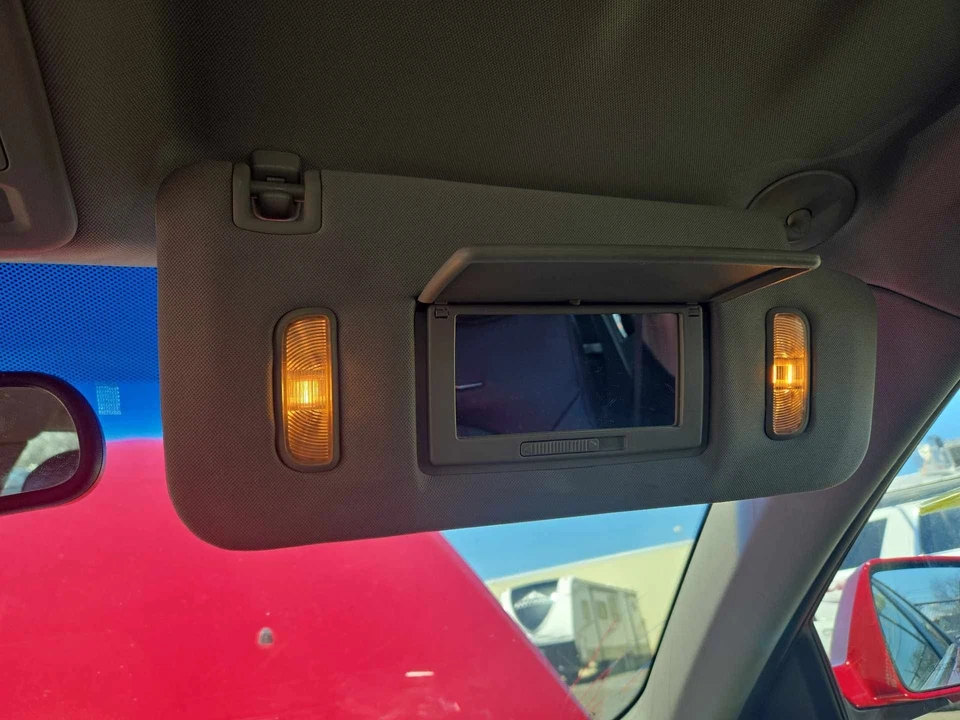 Used Right Sun Visor fits: 2010 Cadillac Cts R. w/dimmer switch in vanity pack R Foto 3 de 4