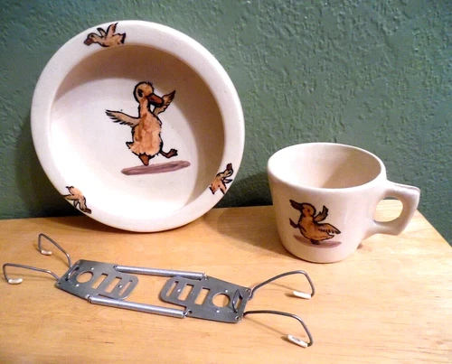 VINTAGE 1920'S WELLER POTTERY DANCING DUCK CHILDS BOWL W/MATCHING MUG ZONA LINE