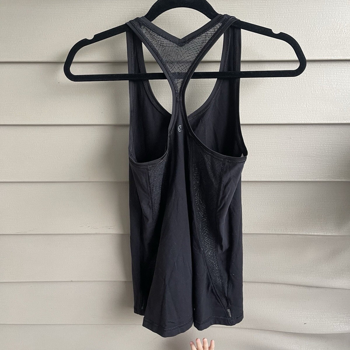 Lululemon ブラック タンクトップ サイズ4 NWOT Lululemon Black Flow And Go Built-In Bra Tank Top 4 XS