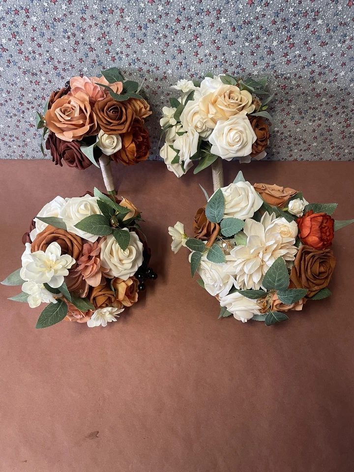 Lote de ramos de boda/cornieros, números de mesa, bootonnieres Foto 3 de 4