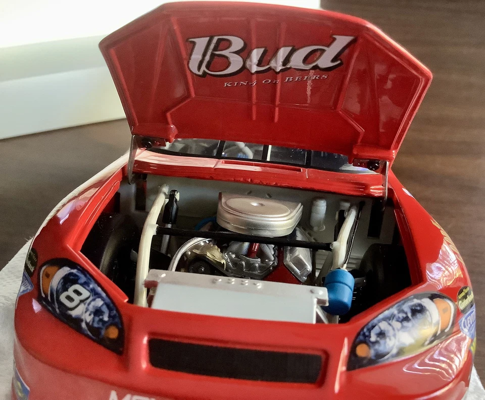 DALE EARNHARDT JR #8 BUDWEISER 2007 MONTE CARLO SS 1:24 STOCK CAR ACTION SPORTS - Image 4 of 4