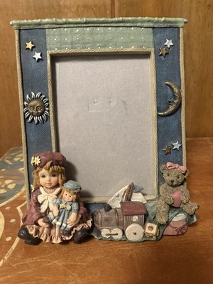 Vintage A. Richesco Corp. 3D Sun and Moon Resin Picture Frame