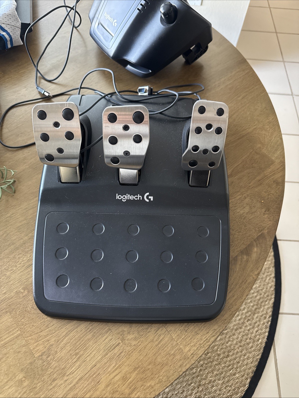 Logitech G29 (941000112) Driving Force Racing Wheel and Floor Pedals