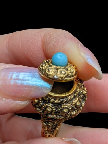 Vintage Victorian Inspired Faux Turquoise Glass Poison Ring Adjustable Band - Picture 3 of 9