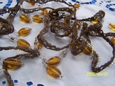 Ancien galon en perles de verre sur chainette  fil métallique. Orange. Réf n°339