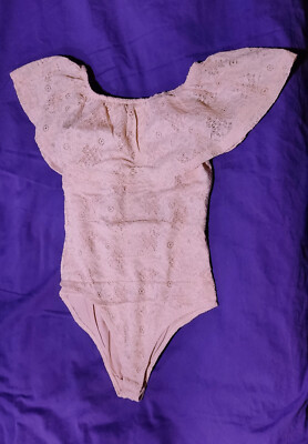 Body Shirt Jennyfer rosa Spitze Karmen Rüschen wie Neu