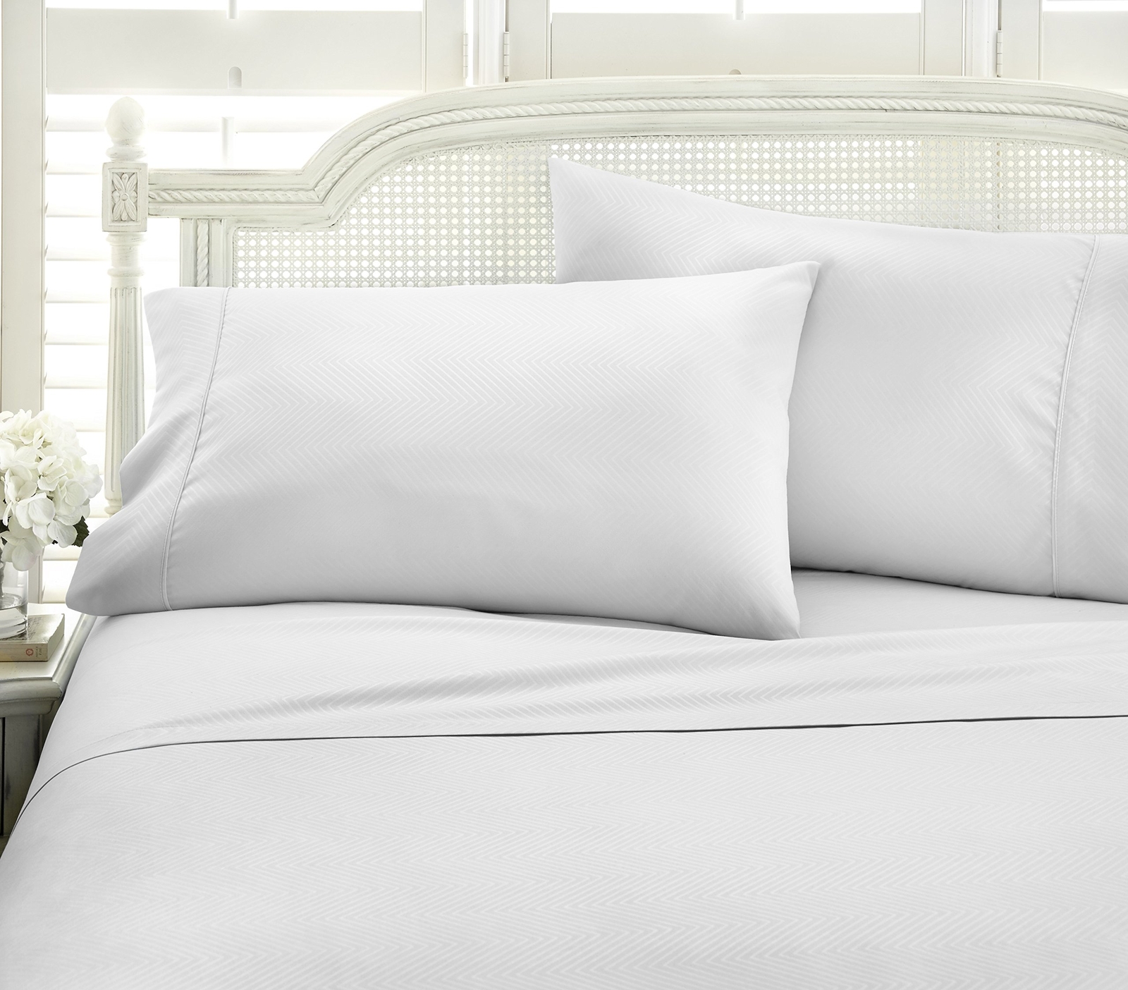 ienjoy Chevron White 4-Piece Queen Sheet Set, Soft Embroidered Luxury  