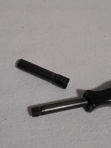 Snap-on GM4A 1/4" Drive 6" Standard Shank Pin Lock Driver & GSTM8 1/4" Socket - Picture 10 of 10