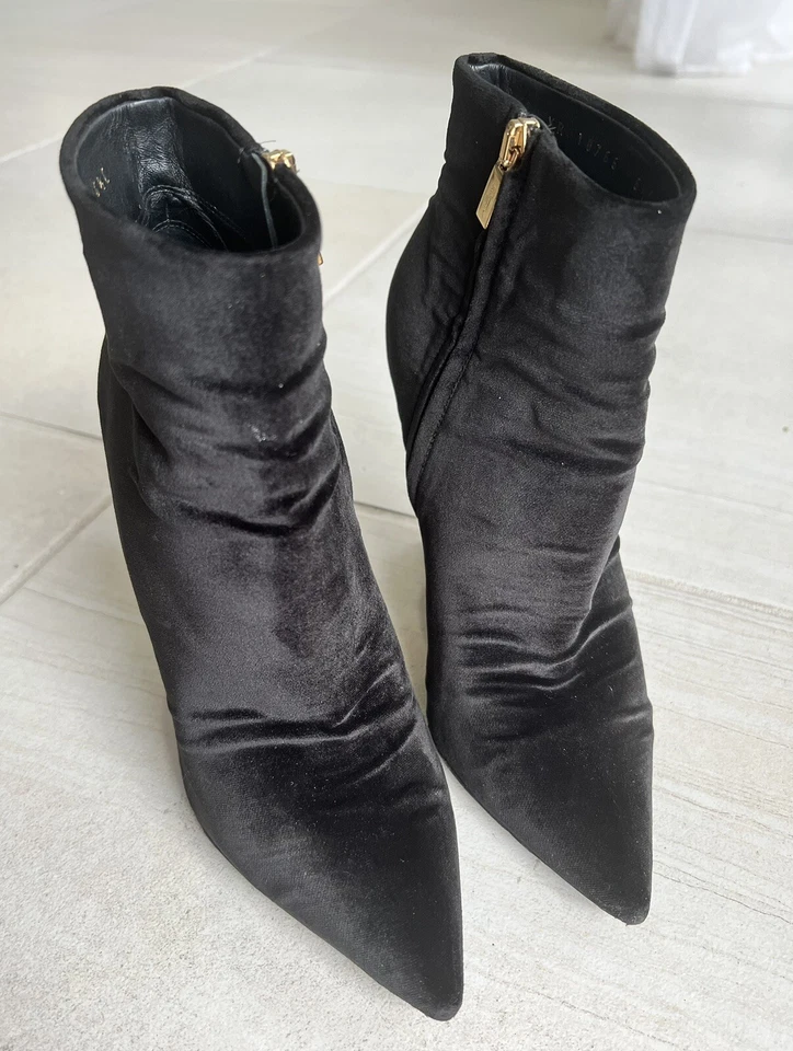 Salvatore Ferragamo Botines de Terciopelo con Tacones Esculpidos, 6 1/2C, Negro Foto 3 de 4