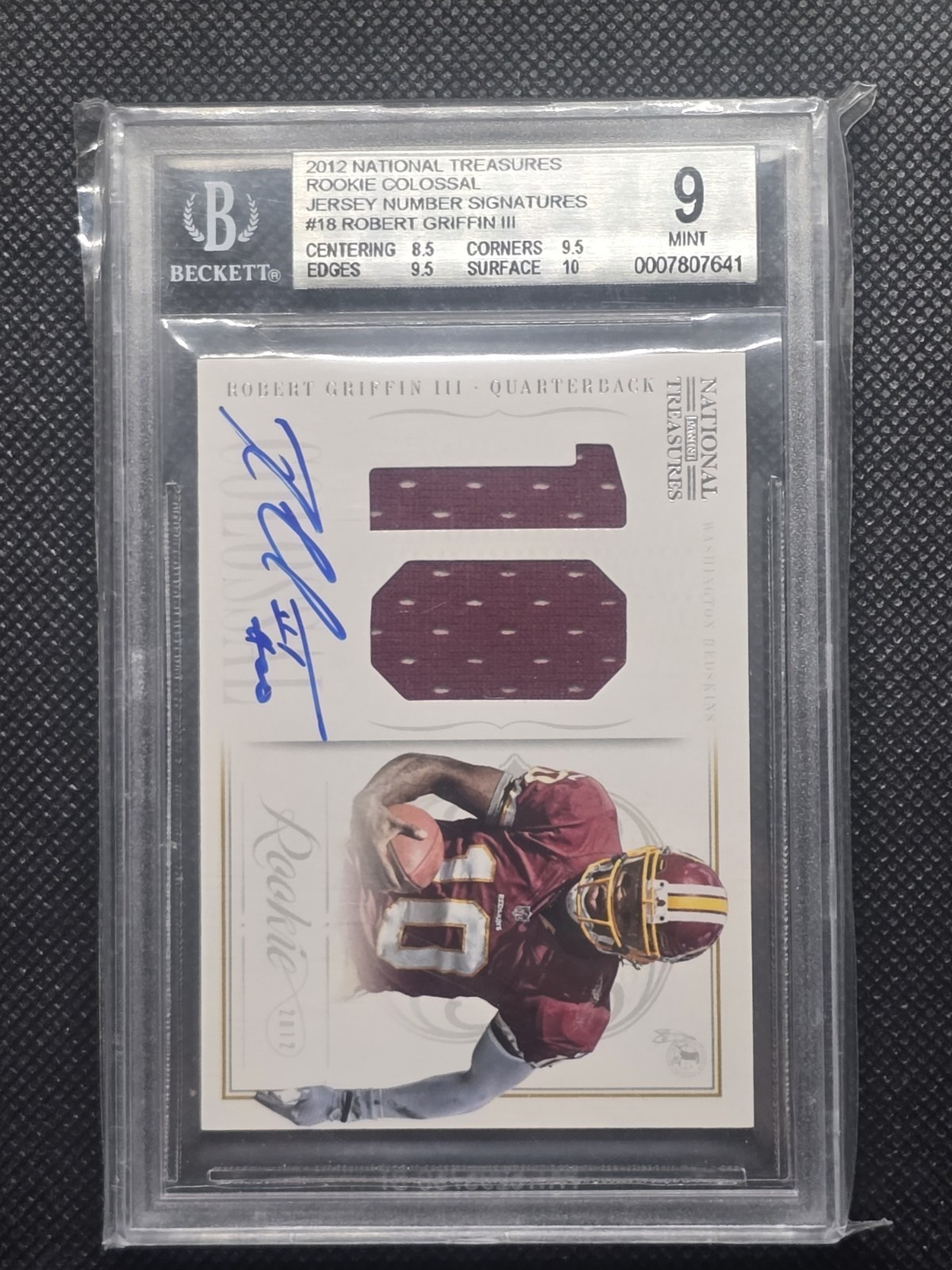 Robert Griffin III Panini National Treasures Rookie Colossal Jersey Number Signatures #18 Base