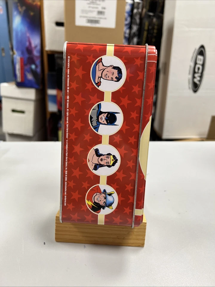 DC Heroes Classic Wonder Woman  Statue in Tin Box DC Dark Horse YOE! 2007 - Image 3 of 4