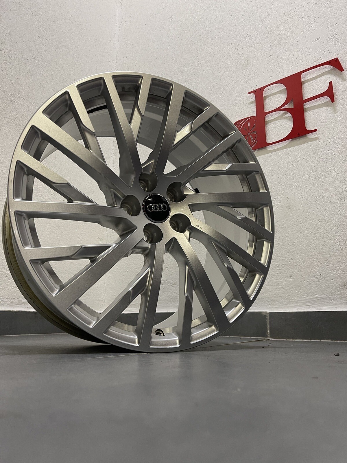 1x Original Audi 20 Zoll A8 S8 4N 4N2 4N8 ALU 9Jx20 ET37 4N0601025E Felge