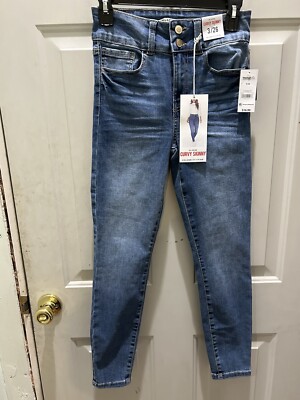New!Celebrity Pink Hi-Rise Medium Wash Curvy Skinny Jeans.Size 3/26. Great Jeans