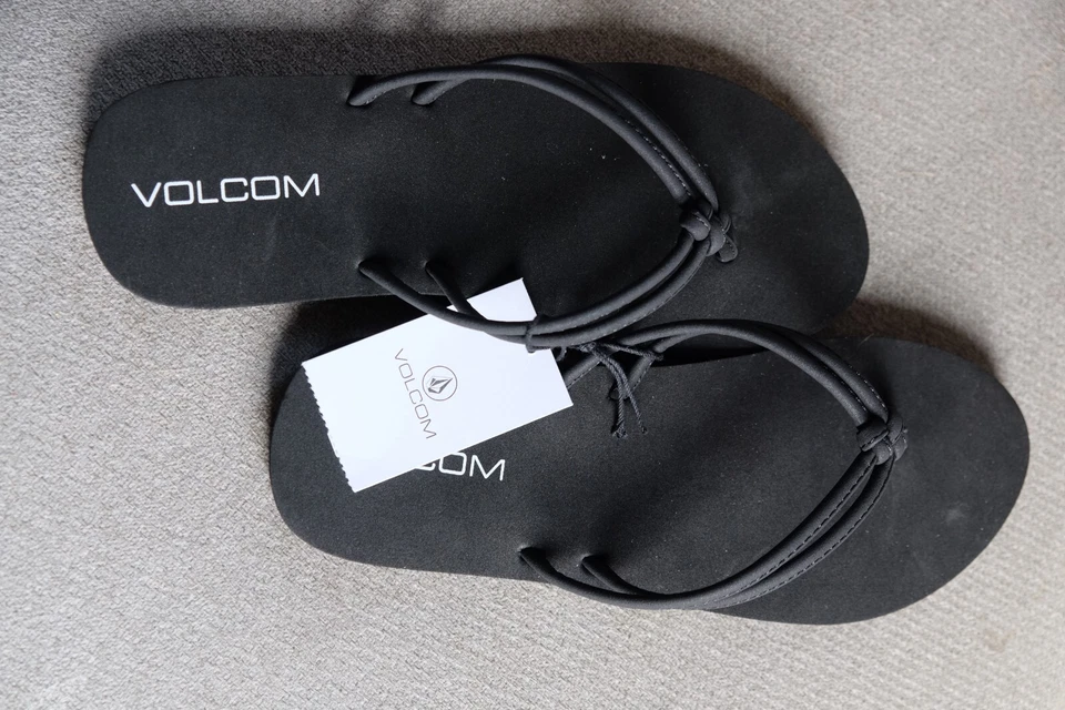 Brand new with tags - Volcom girls US size 3 black flip flop sandals  - Image 3 of 3