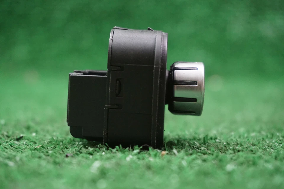 2013 VOLKSWAGEN GOLF GTI LEFT DRIVER SIDE Window Switch OEM - Image 4 of 4