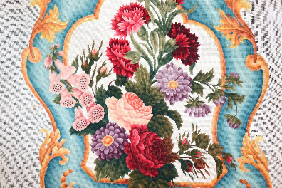 Magnifique bande de tapisserie faite main ancienne ,fauteuil ,habillement  - Photo 3/4