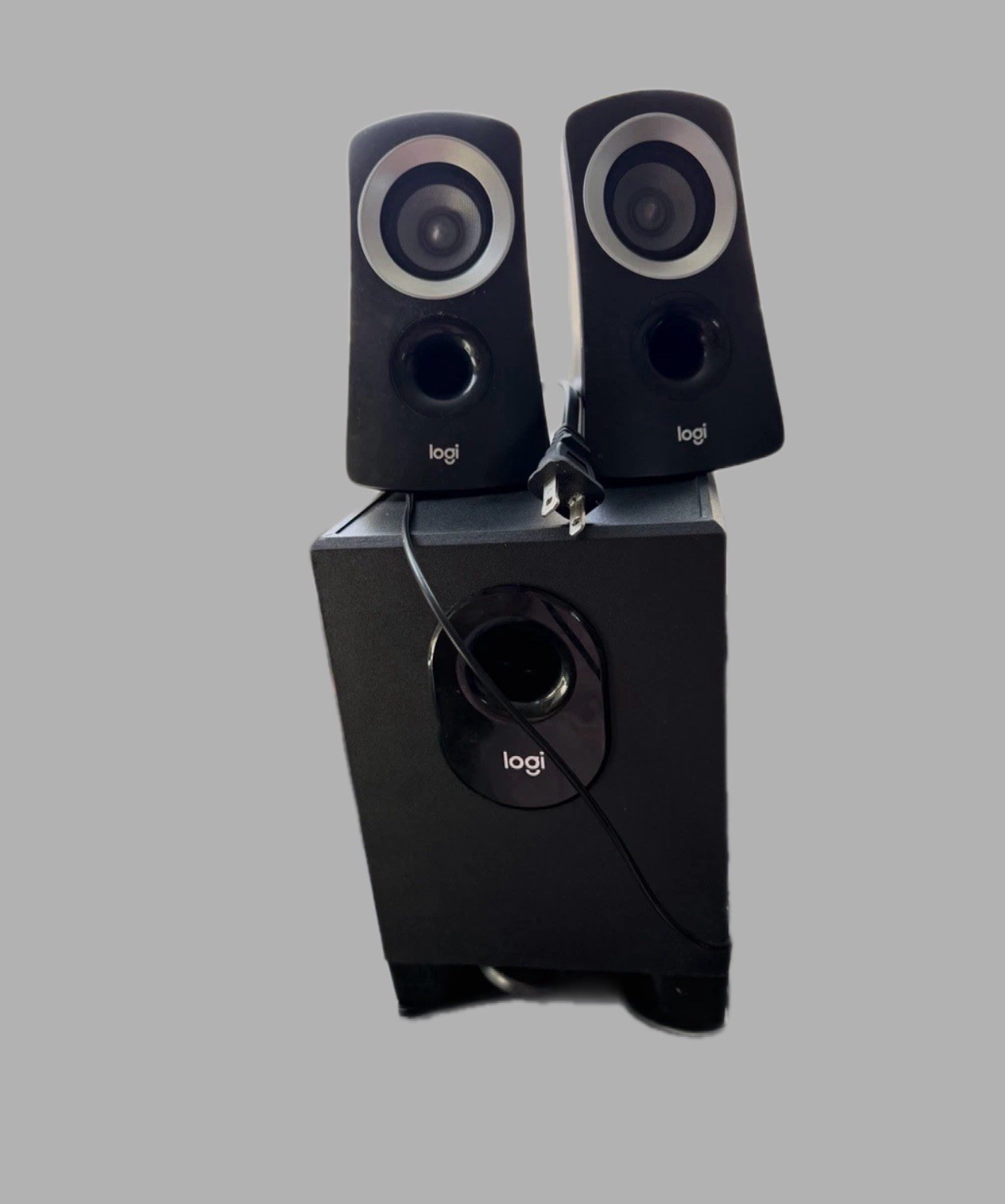Logitech Z313 2.1 Channel Wired Speaker System with Subwoofe