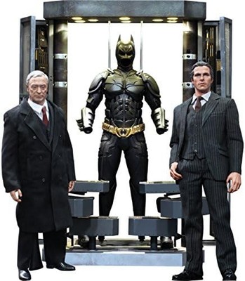 Hot Toys THE DARK KNIGHT BATMAN ARMORY with BRUCE WAYNE and ALFRED