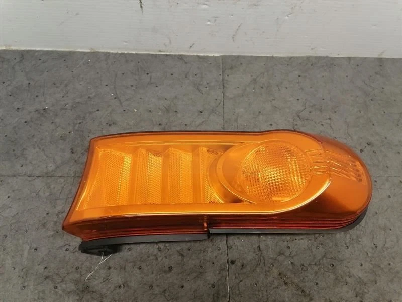 Passenger Corner/Park Light Park Lamp-turn Signal Fits 07-11 FJ CRUISER 1391607 - Image 2 of 4
