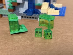 LEGO Minecraft The Mountain Cave 21137 Complete With All Minifigs