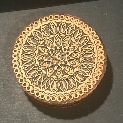 Vintage russische handgefertigte BIRKENRINDE Schmuck Schmuckschatulle geschnitztes Holz signiert 2,5 Zoll