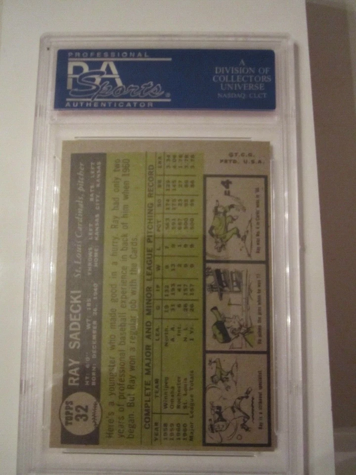 1961 RAY SADECKI TOPPS BASEBALL CARD #32 PSA GRADED NM 7 - BOX ZZ - Image 2 of 2