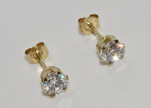 9ct Gold 0.50ct Solitaire Ladies Stud Earrings - UK MADE - Simulated Diamond - Picture 3 of 6
