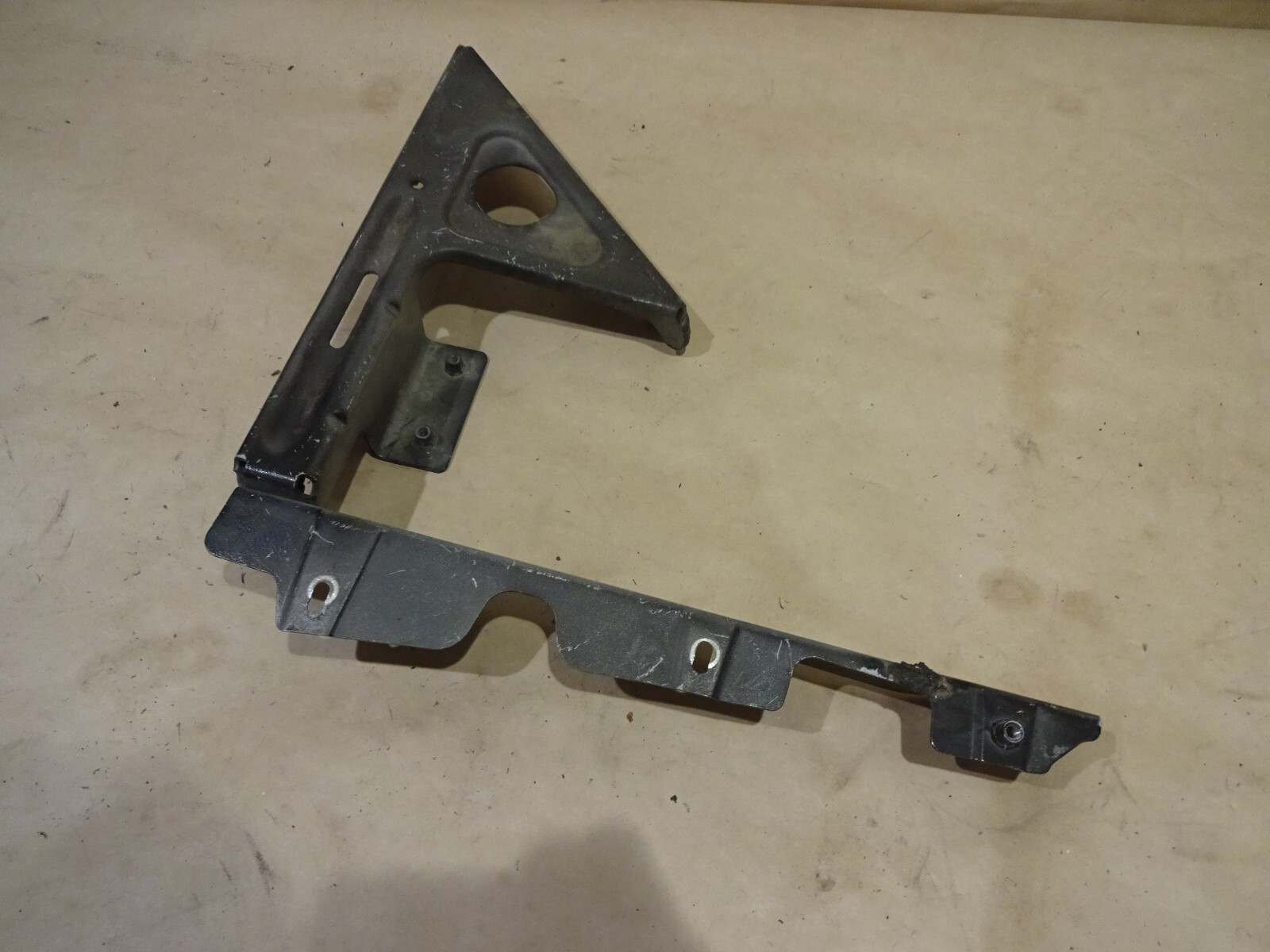 Ferrari California - LH Front Fender Lower Mounting Bracket  P/N 82528311