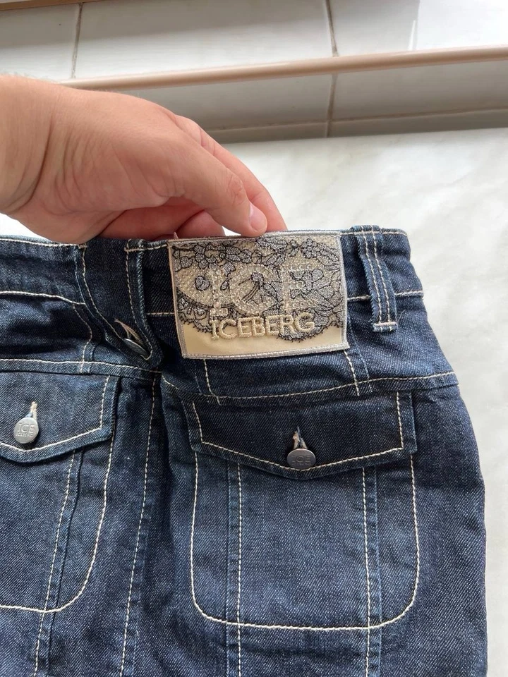Falda de mezclilla vintage ICEBERG Y2K con botones largos años 90 hecha en Italia Foto 3 de 4