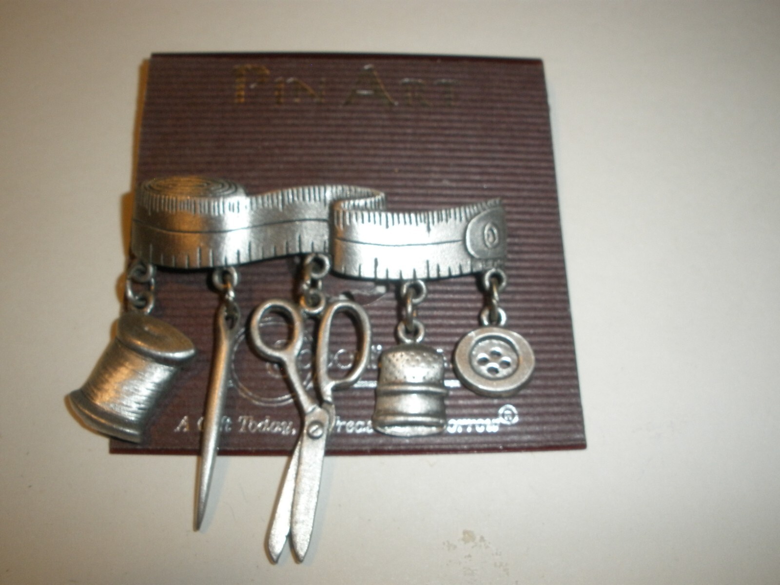 Broche Pin's Hairdresser Art Par Spoontiques - Neuve Avec étiquettes, Style Déco