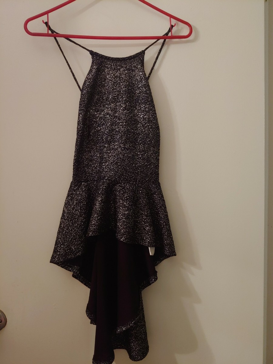 Dillard's Soprano Black Silver Halter Sleeveless Tank Medium NWT 39.00 Dillard's Soprano Black Silver Halter Sleeveless Tank Medium NWT 39.00