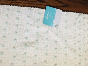 BRAND NEW PILLOWFORT DOT ACCENT RUG