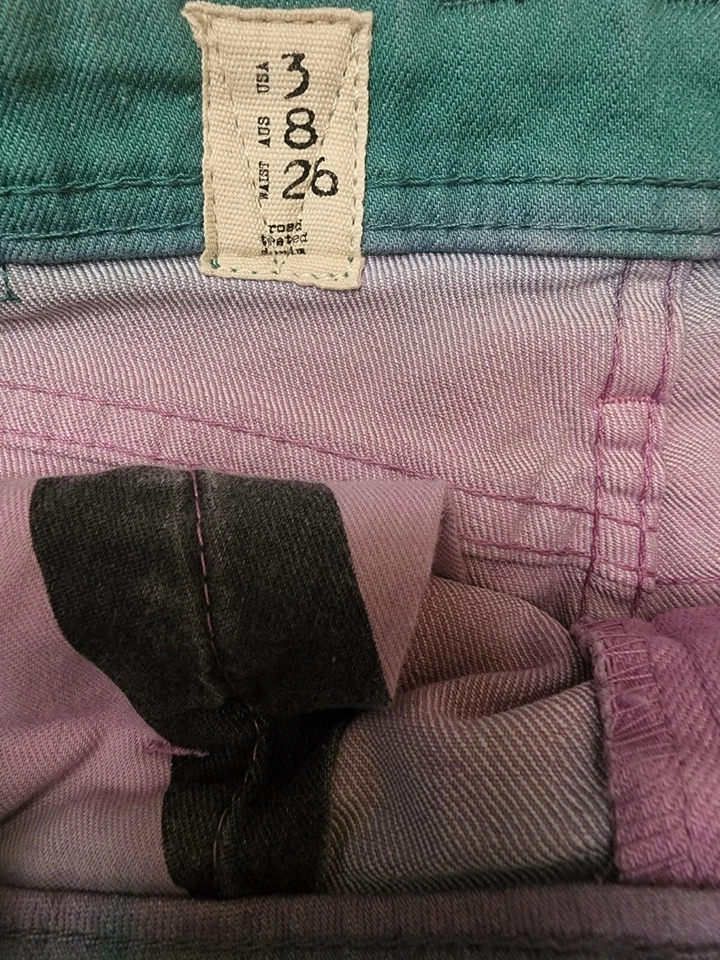 Vilcom Liberated Volcom Ombre Shorts Size 3Jean Shorts Green Blue Purple Pink - Image 4 of 4