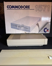 Commodore 1571 Floppy Disk Drive C128 Personal Computer-Keyboard