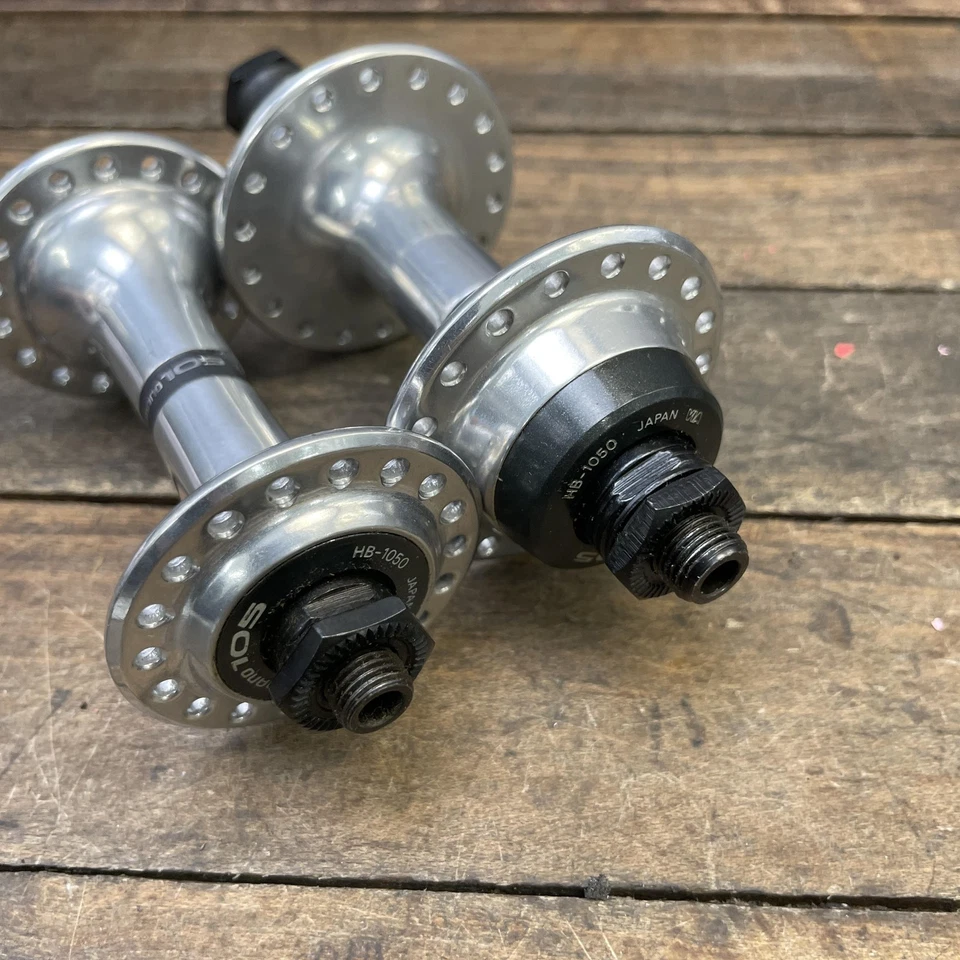 Conjunto de cubos de bicicleta de estrada vintage Shimano 105 HB-1050 36 Japão prata 126 mm - Imagem 4 de 4