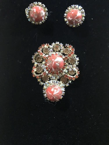 VTG. GOLD TONE RED CABOCHON & AB RHINESTONE BROOCH & CLIP ON EARRINGS SET