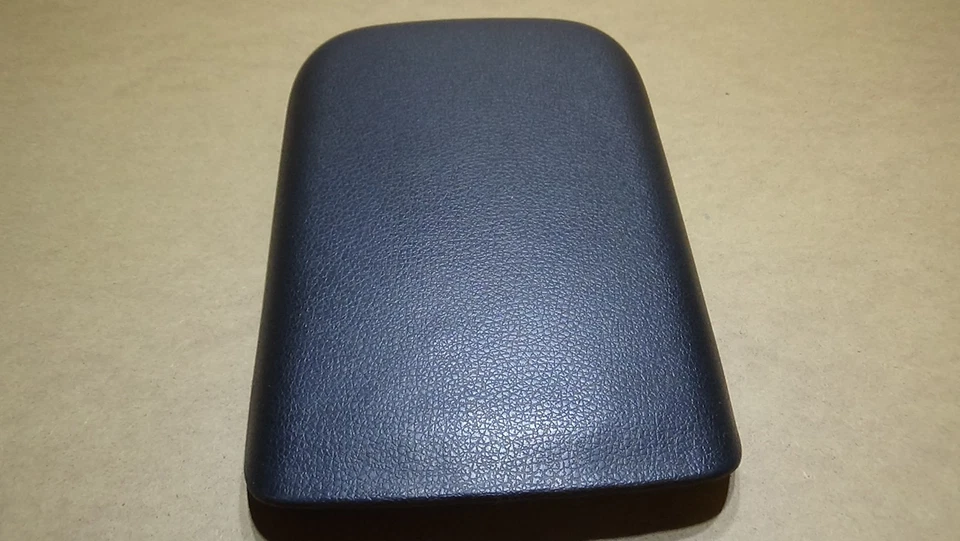 2005-2009 Ford Mustang Center Console Arm Rest - Image 3 of 4