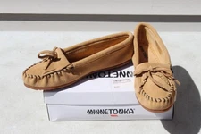 Minnetonka 407T Kilty Suede Moccasins Taupe Womens size 8.5 NEW With Box Brown