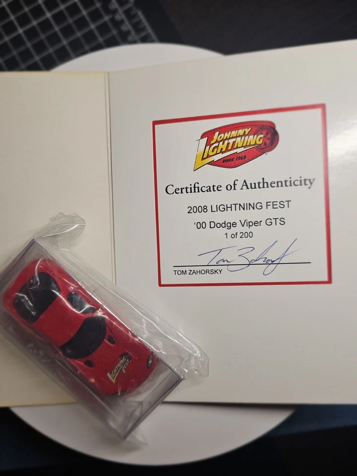 Johnny Lightning 2000 Dodge Viper GTS Club of American #1 de 200 Foto 2 de 4